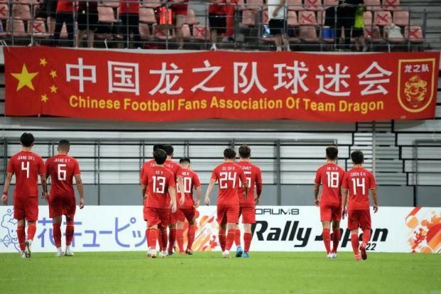 TA：切尔西冬窗无法召回卢卡库，球员租借合同中无相应条款据The Athletic消息，切尔西在将卢卡库外租至罗马的合同中，没有设置召回球员的条款。